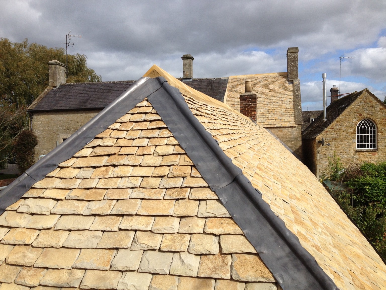 Stone roof courses with lead-covered hips